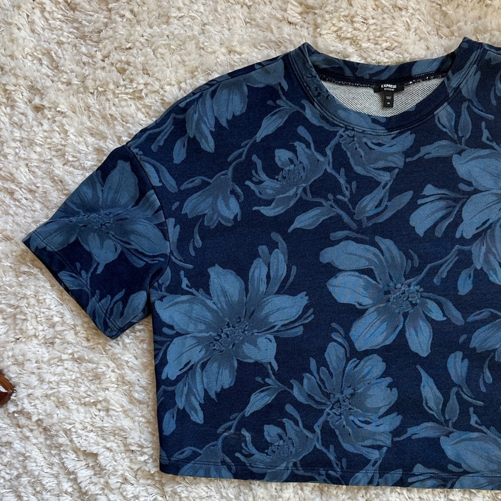 Forever 21 Navy Floral Crop Top
